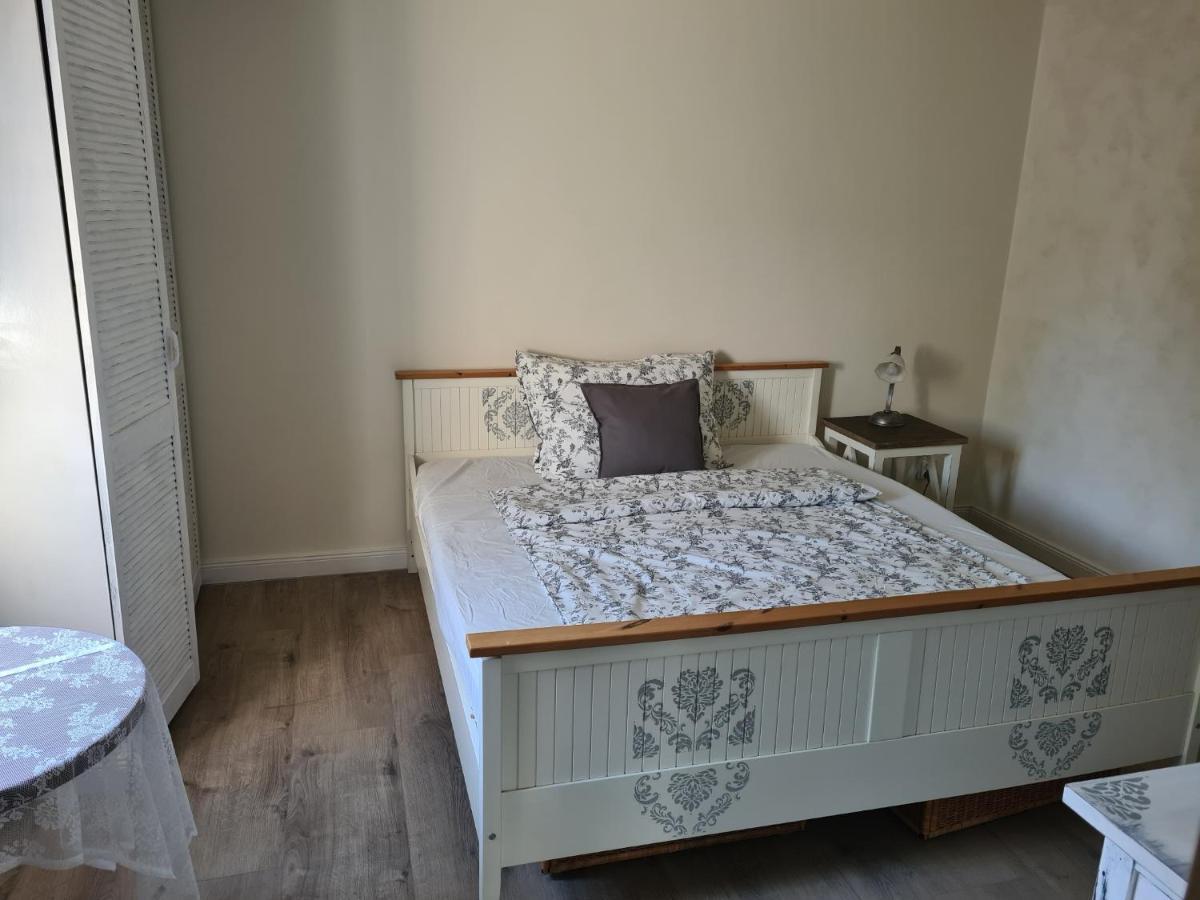Airport Rooms Praag Buitenkant foto